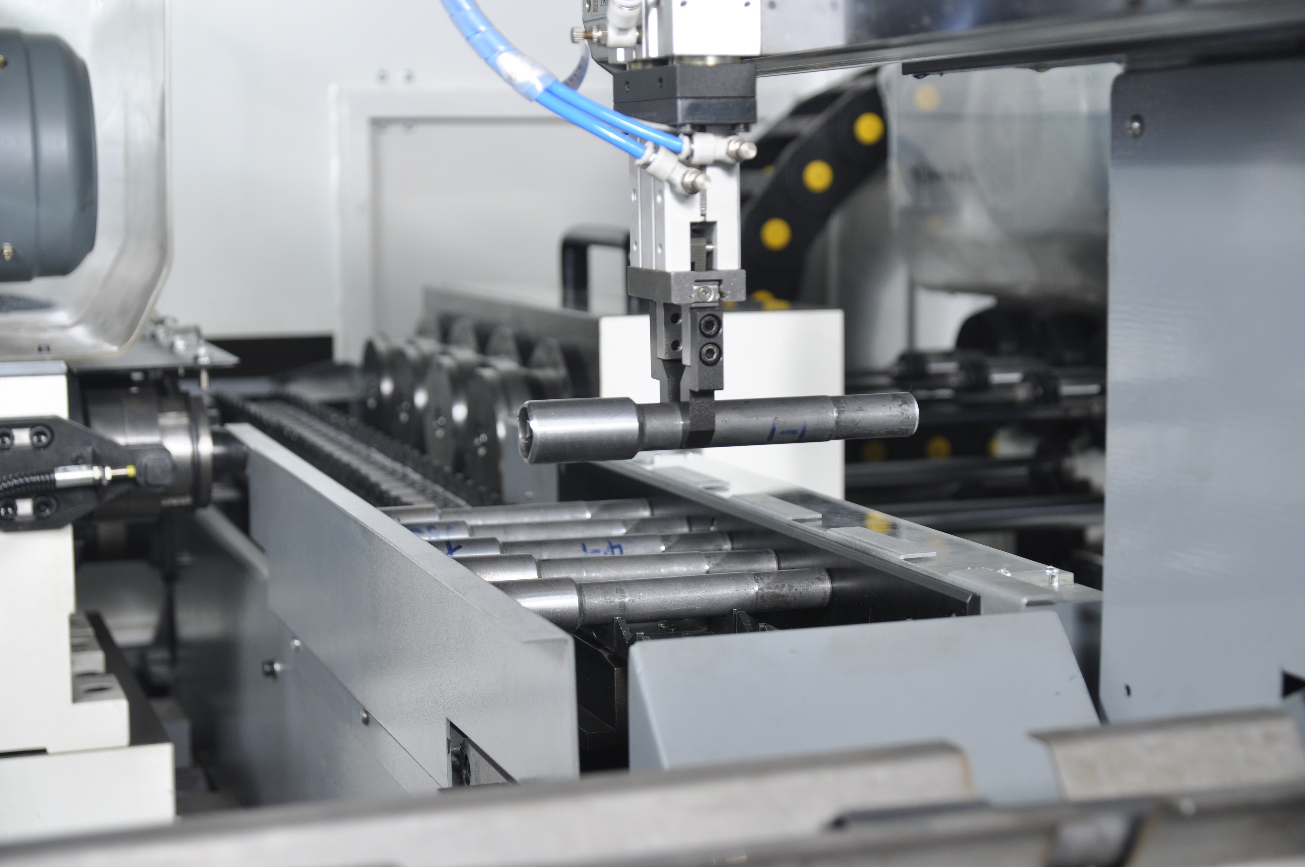 ZK2115×4BC/500A 深孔鉆床配置桁架機械手，加工輸入軸單機自動化