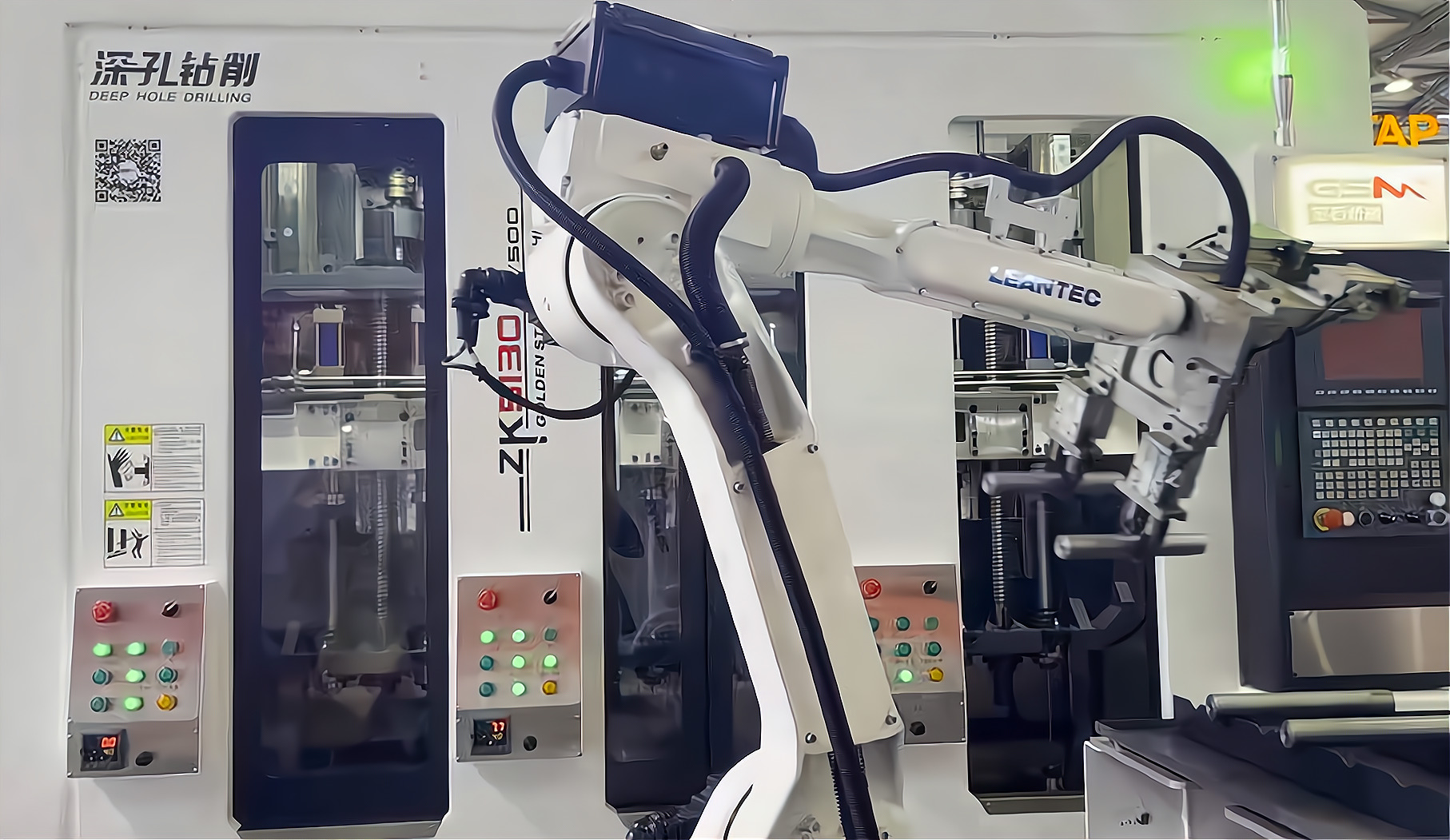 ZK5120×6/500 倒立六軸深孔鉆床配置六軸機器人，加工新能源電機軸單機自動化